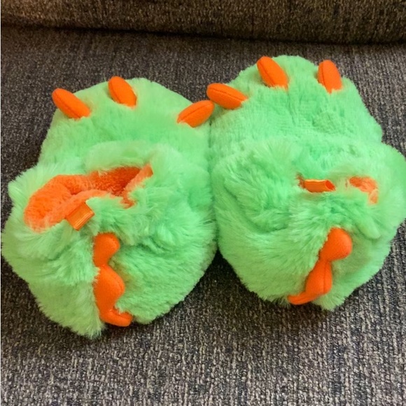 Green Baby monster slippers/shoes/house shoes - Picture 3 of 3